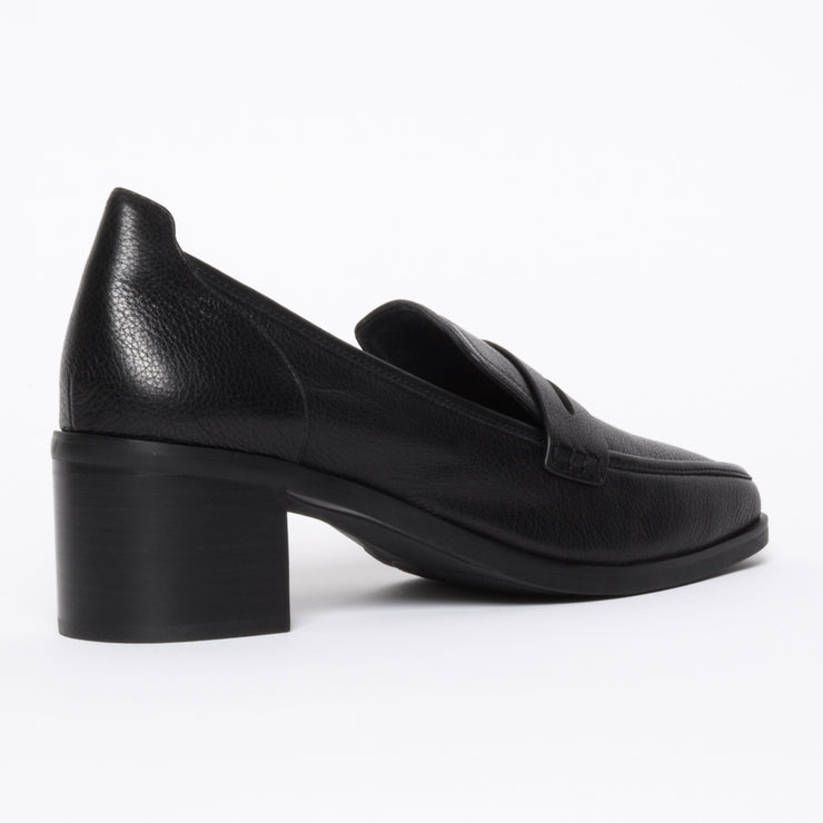 Savior Black back. Size 12 women's shoes