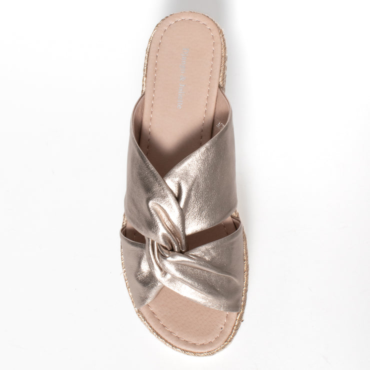 Django and Juliette Acton Platino Sandal top. Size 42 womens shoes