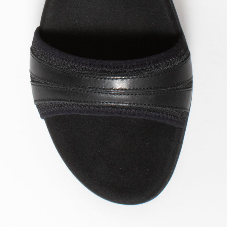 Hush Puppies Amazing Black toe. Women's size 10 sandals