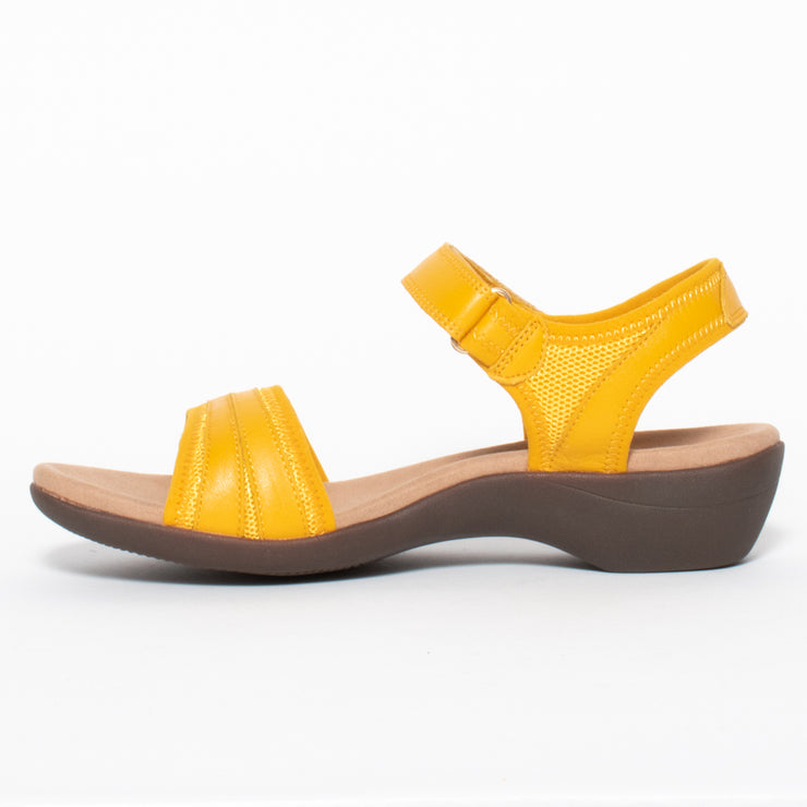 Hush Puppies Amazing Sunburst inside. Women's size 13 velcro sandals