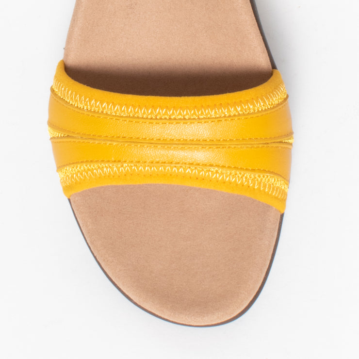 Hush Puppies Amazing Sunburst toe. Women's size 12 summer sandals
