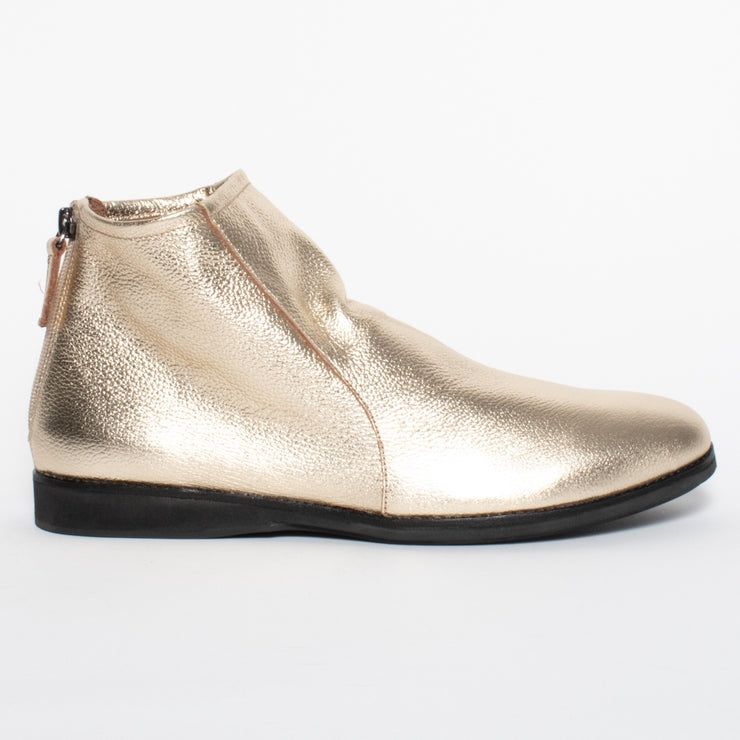 Aura Gold side. Size 10 women’s boots