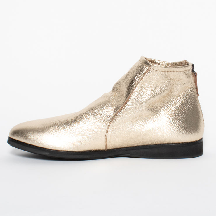 Aura Gold inside. Size 13 women’s boots