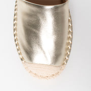 Hush Puppies Tan Baleal Champagne toe. Size 11 women's shoe