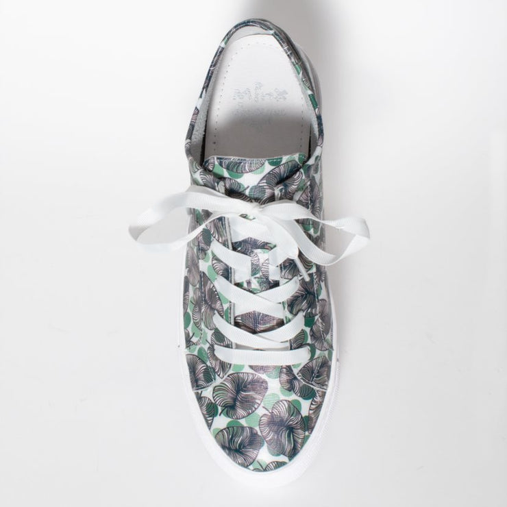 Minx Bandit Emerald Stencil Flower top.  Size 43 women's shoes