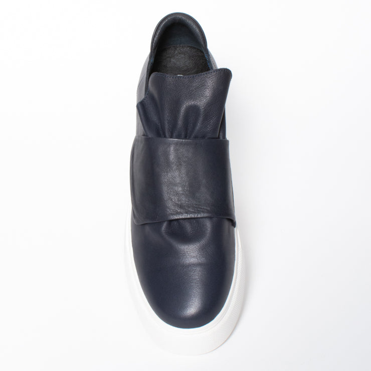 Gelato Bodee Navy Sneakers top. Womens size 42 shoes