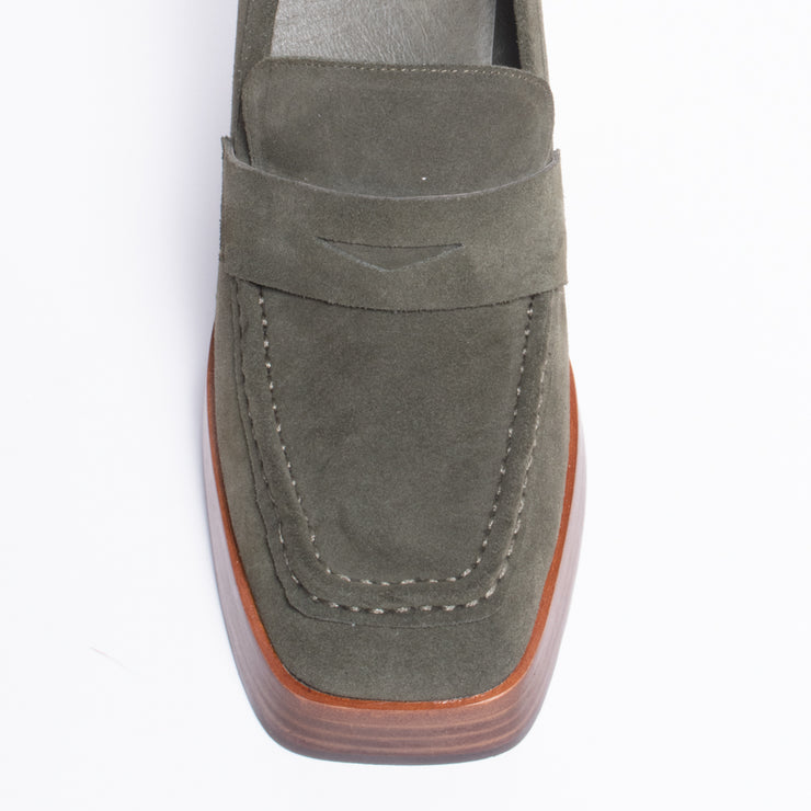 Tamara London Burdy Olive Suede Loafer Shoe toe. Size 42 womens shoes
