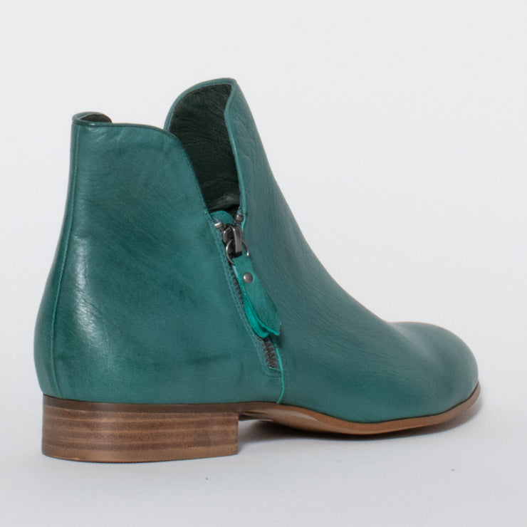 Django and Juliette Faye Dark Emerald Ankle Boot back. Size 44 women’s boots