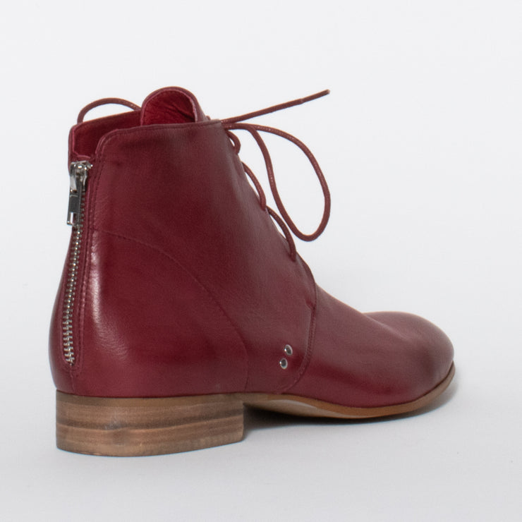 Django and Juliette Fedor Pinot Ankle Boot back. Size 43 women’s boots