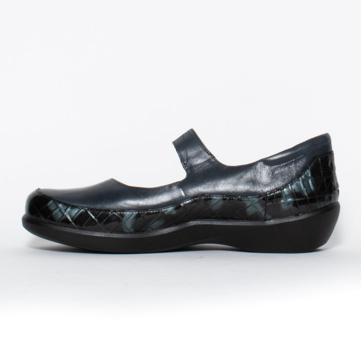 Ziera Gloria Navy shoes inside. Womens size 45 shoes