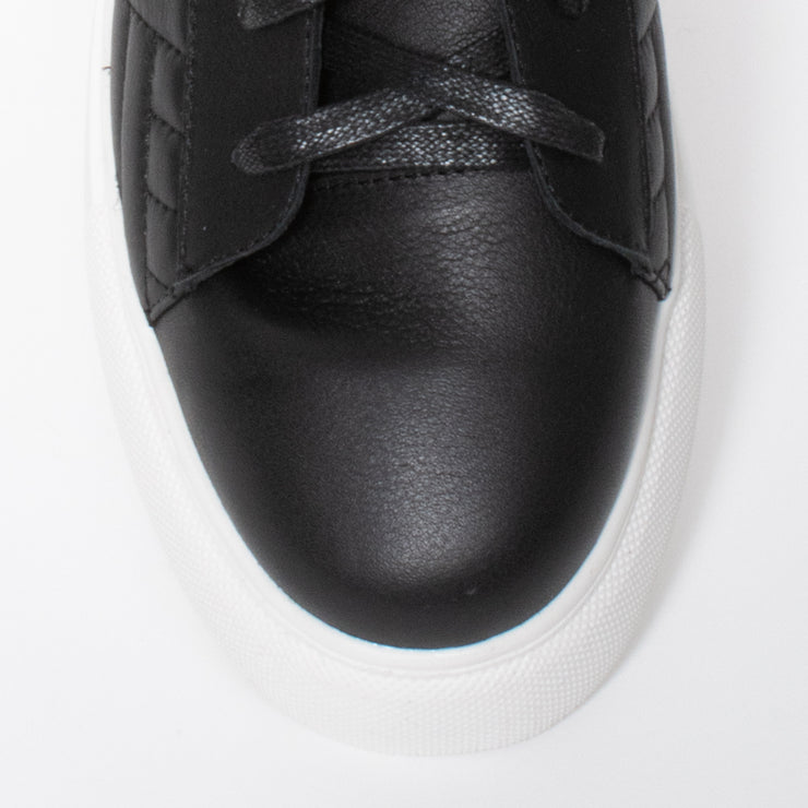 Hendrix Black top. Size 12 women’s shoes