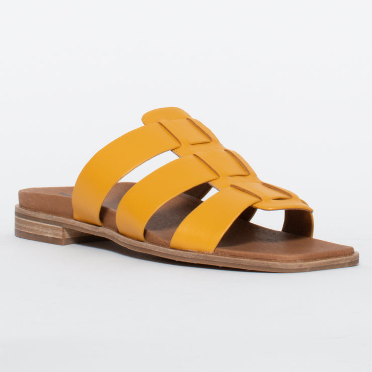 Hush Puppies Honey Sunburst Sandal front. Size 11 womens shoes