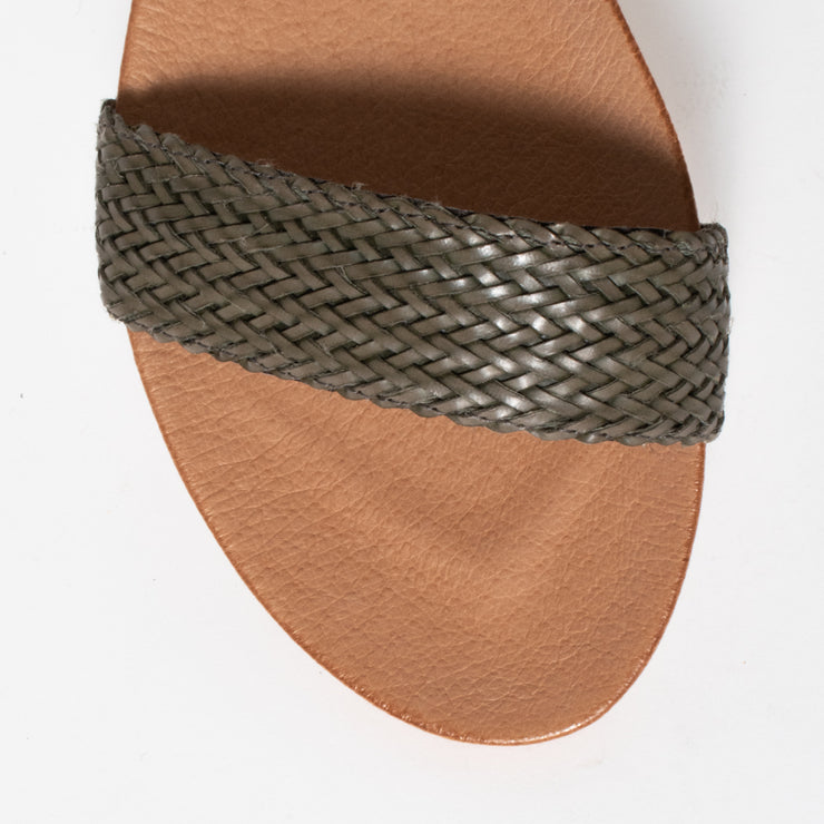 Django and Juliette Jellan Dk Khaki Sandal toe. Size 42 womens shoes