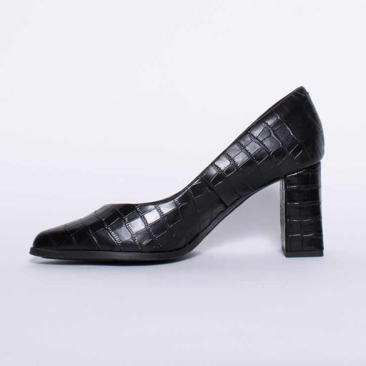 Hush Puppies Joni Black Croc Shoe inside. Size 13 womens shoes