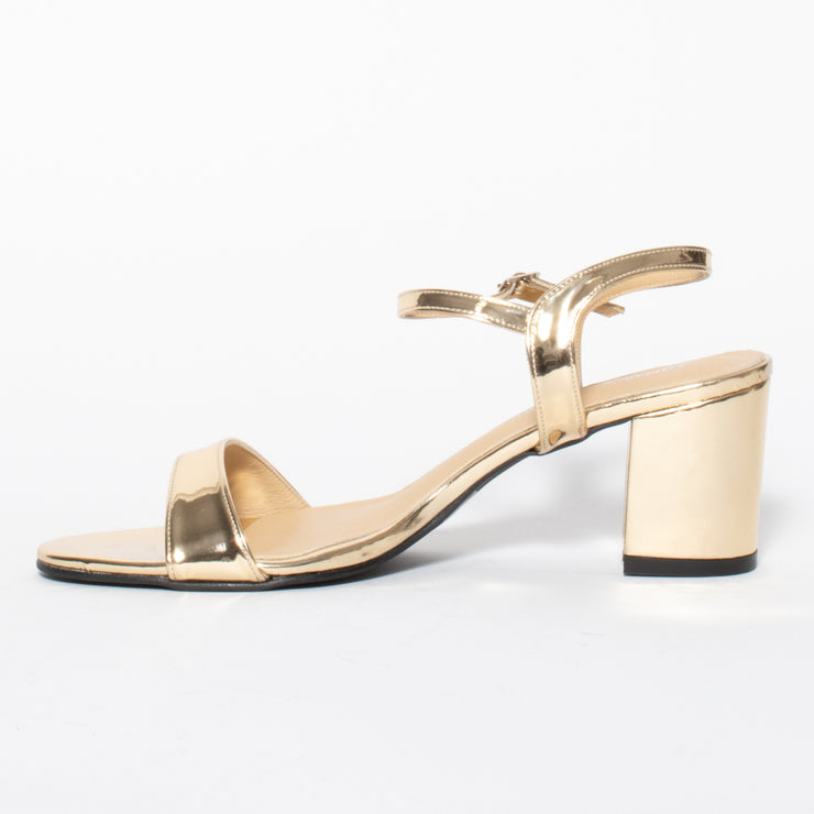 Lavish and Squalor Liquid Gold Sandal inside. Size 45 womens shoes
