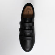 Hush Puppies Madison Black Croc Print sneakers top. Size 10 women’s shoes
