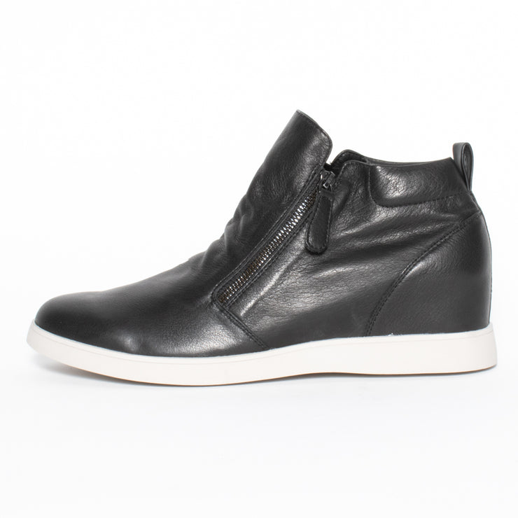 Milford Black inside. Size 13 women's boots