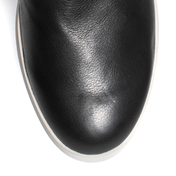 Milford Black top. Size 11 women's boots
