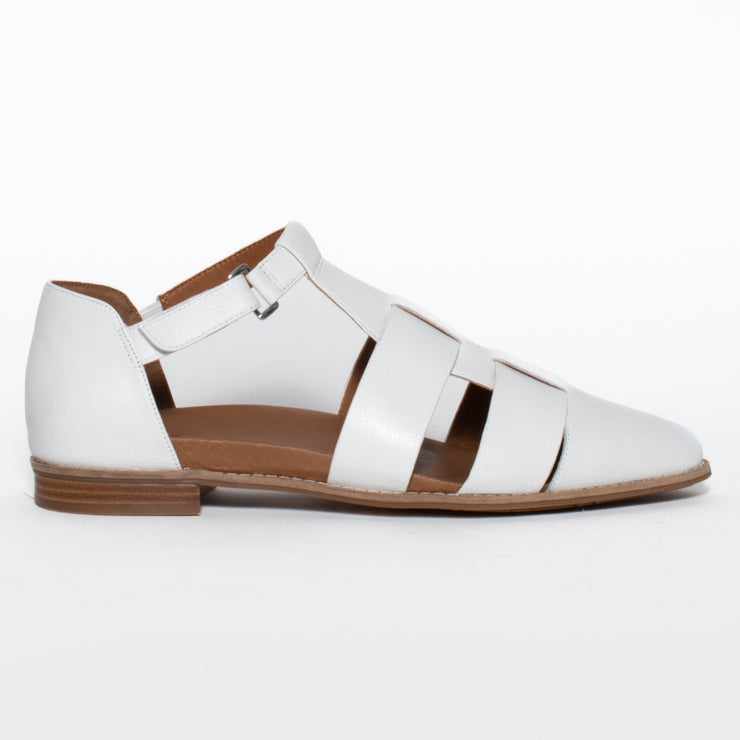 Hush Puppies Mindil White side. Size 10 women's summer shoe