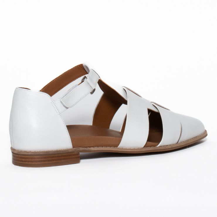 Hush Puppies Mindil White back. Size 12 women's low heel summer sandal