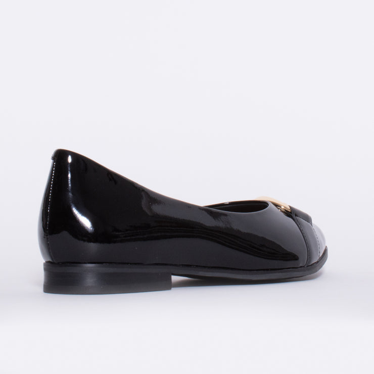 Ziera Ossa Black Patent Shoe back. Size 44 womens shoes