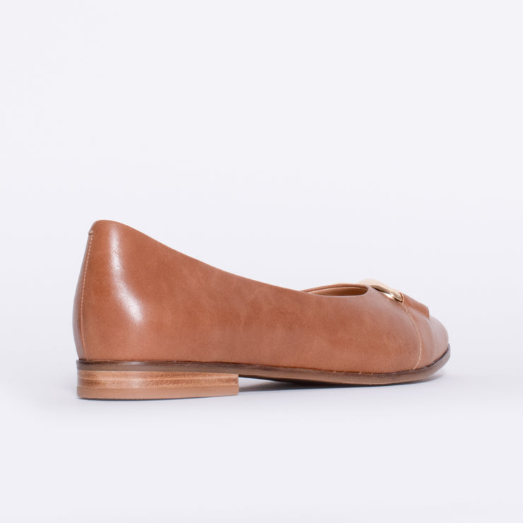 Ziera Ossa Tan Leather Shoe back. Size 44 womens shoes