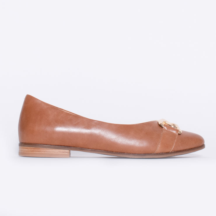 Ziera Ossa Tan Leather Shoe side. Size 42 womens shoes