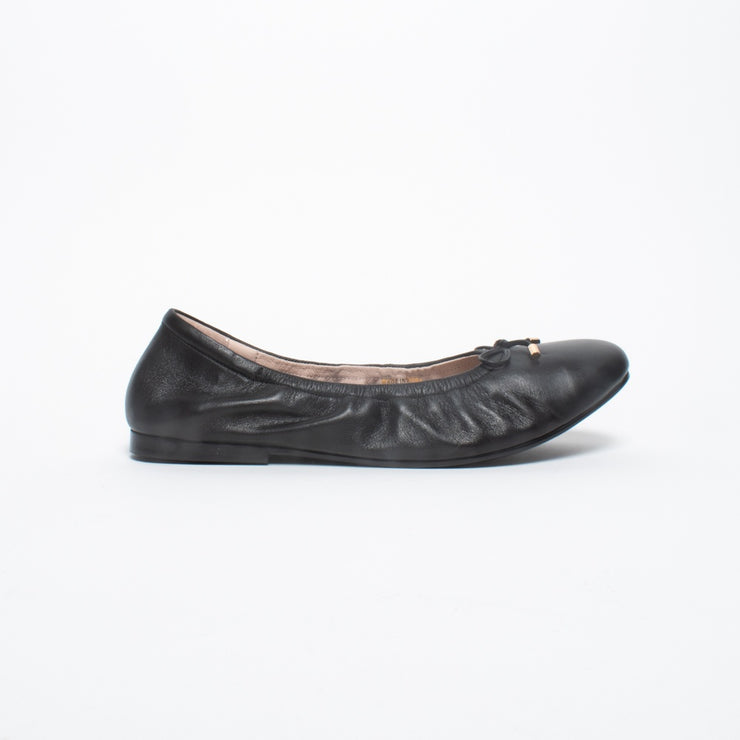 Bresley Poncho Black shoe side. Size 42 womens shoes