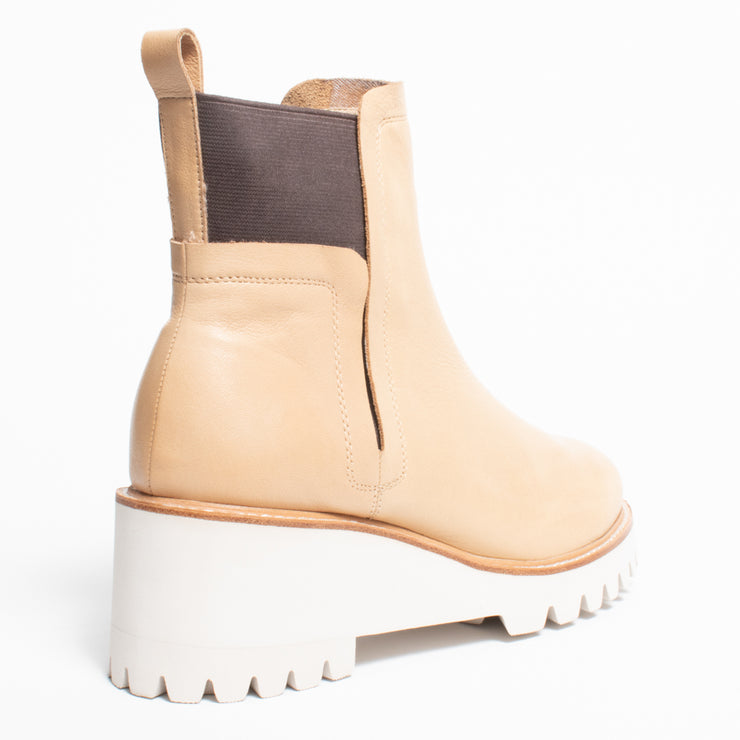 Poppy Camel