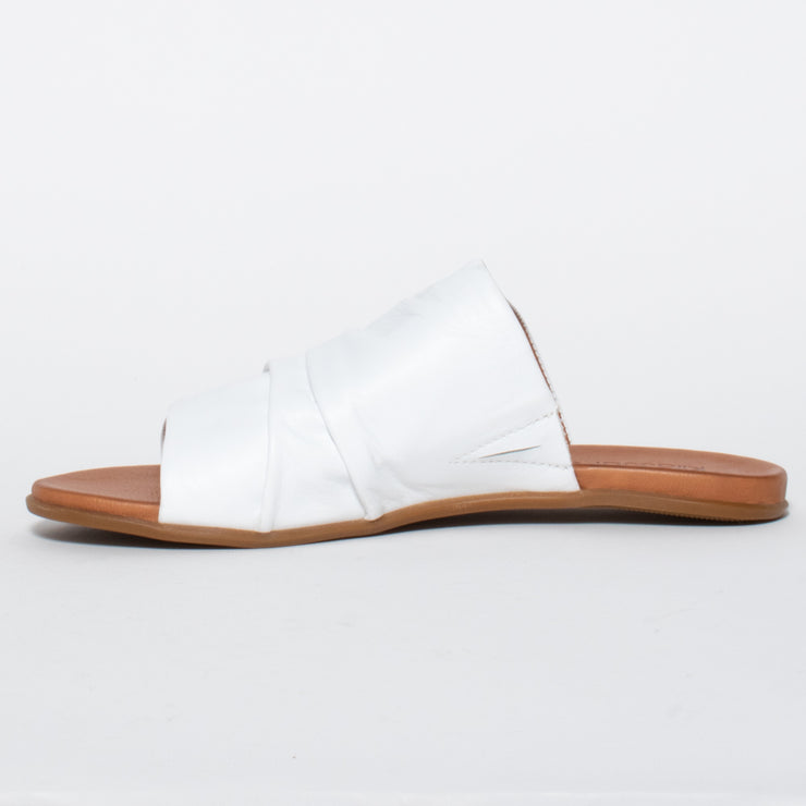 Rilassare Tacker White Sandal inside. Size 45 womens shoes