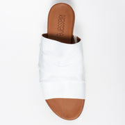 Rilassare Tacker White Sandal top. Size 42 womens shoes
