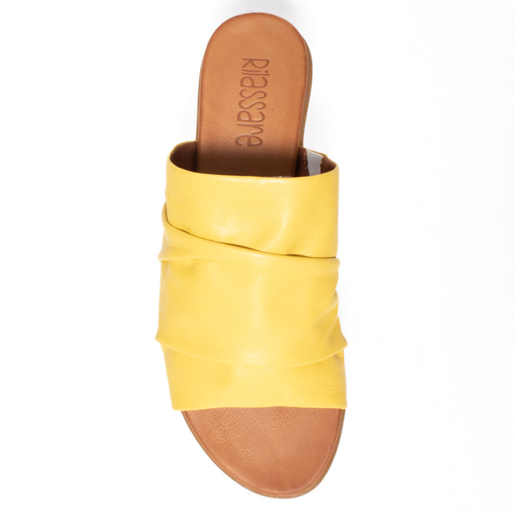 Rilassare Tacker Yellow Sandal top. Size 42 womens shoes