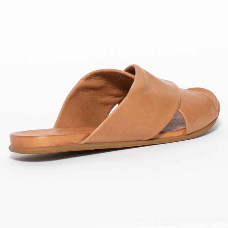 Rilassare Tackle Cognac Sandal back. Size 44 womens shoes