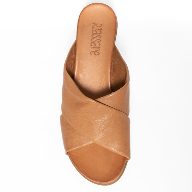 Rilassare Tackle Cognac Sandal top. Size 42 womens shoes
