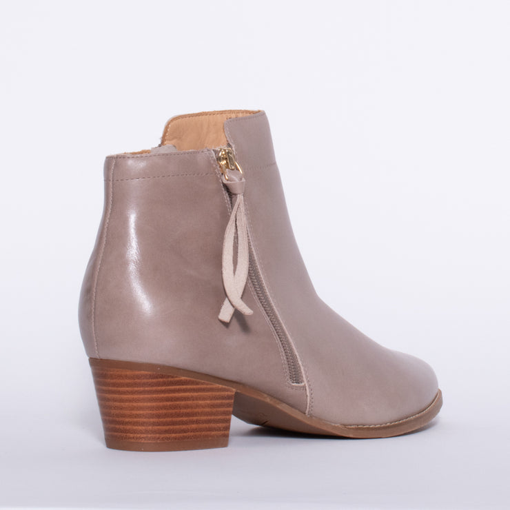 Ziera Vendas Smoke Ankle Boot back. Size 44 womens shoes