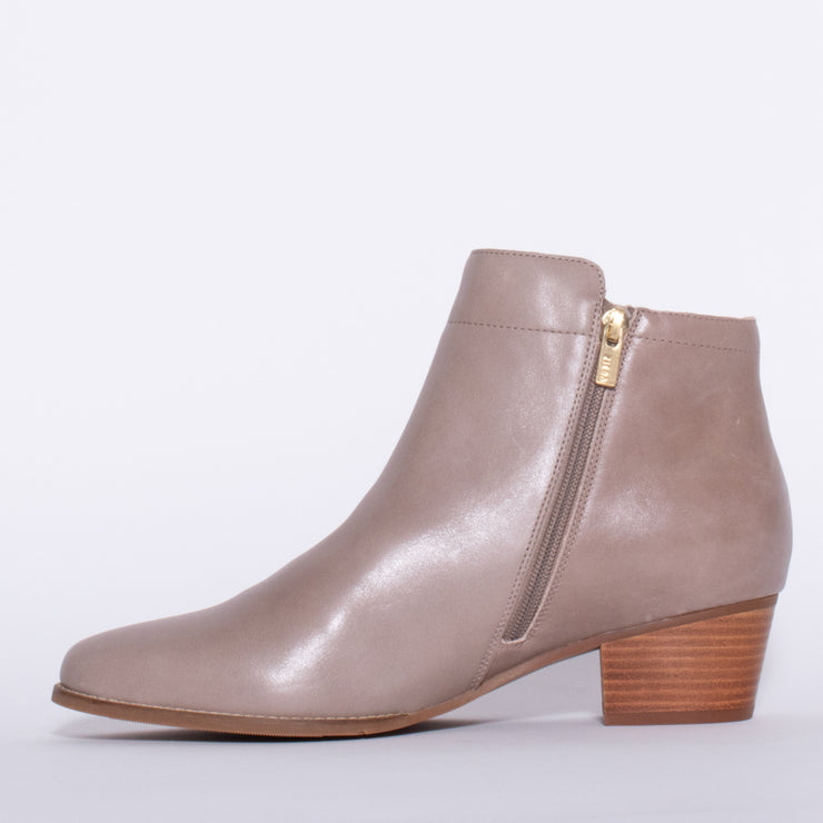 Ziera Vendas Smoke Ankle Boot inside. Size 42 womens shoes