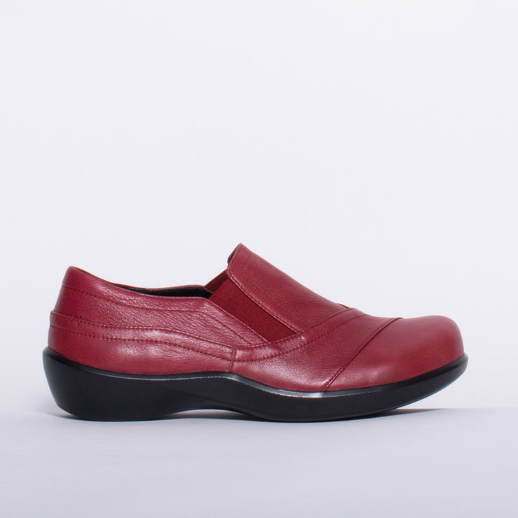 Pure Comfort Walop Wine Shoe side. Size 42 womens shoes 