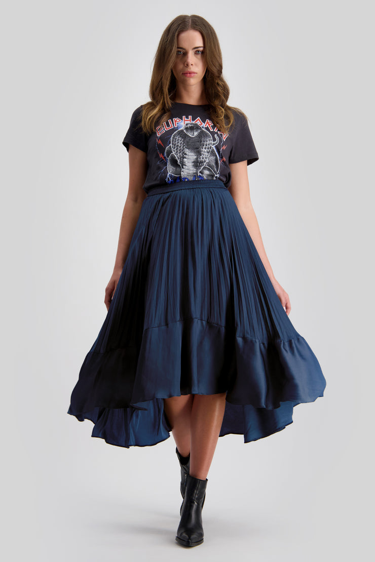 Model walking in Westbay Skirt Petrol for tall women. Clothes for tall women