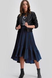 Model standing in Westbay Skirt Petrol for tall women. Clothes for tall women