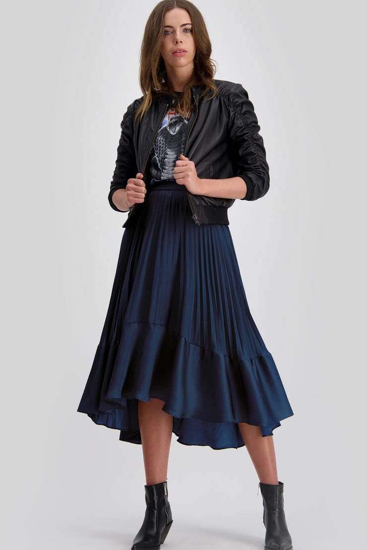 Model standing in Westbay Skirt Petrol for tall women. Clothes for tall women