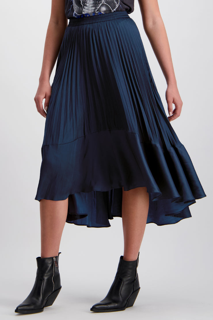 Close up of Westbay Skirt Petrol for tall women. Clothes for tall women